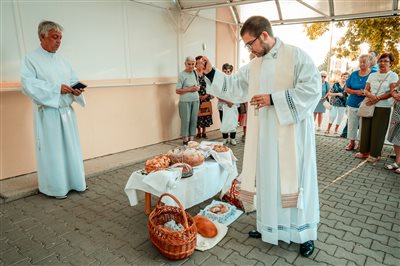 sztistvan uj kenyer megaldasa 25