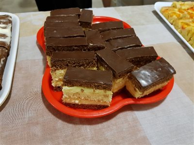 800
