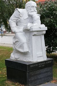szma szobor megtisztitva