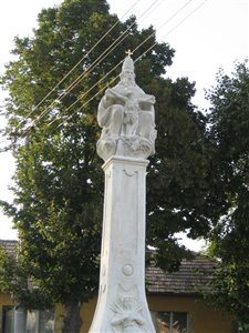 Szt Haromsag szobor02