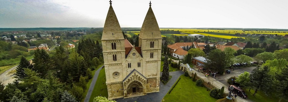 sl jaki templomCsemadok-kirándulás Jákra és Szombathelyre