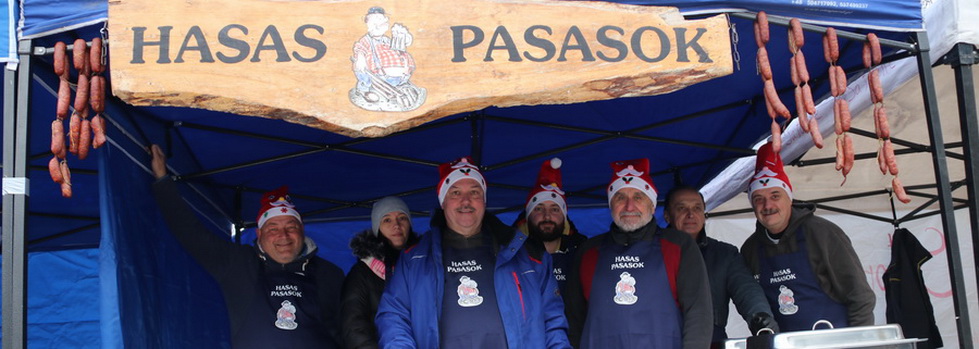 A Hasas Pasasok kolbásztöltő versenye