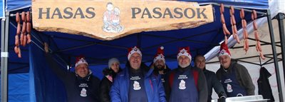 A Hasas Pasasok kolbásztöltő versenye