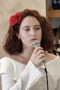 Viktória fellépése Szencen